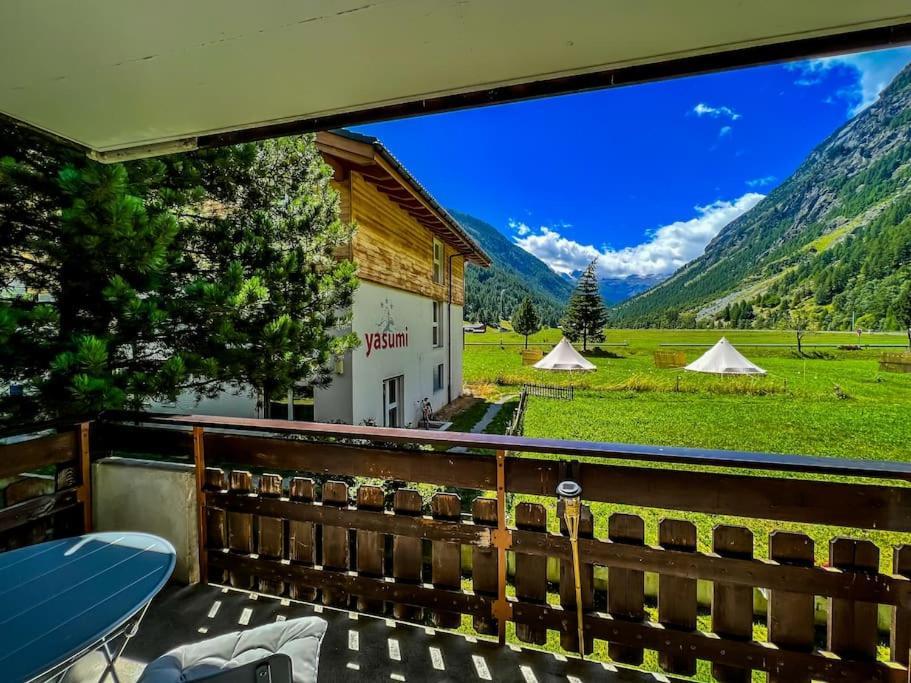 Panorama Apartment For 4 Near Zermatt Tasch Exterior photo