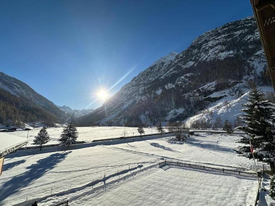Panorama Apartment For 4 Near Zermatt Tasch Exterior photo
